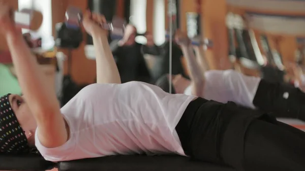 Woman kickboxer is training in a sports studio with dumbbells — Stock Photo, Image