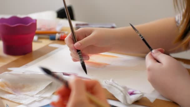 Young woman artist painting at home studio creative tools close-up — Stock Video