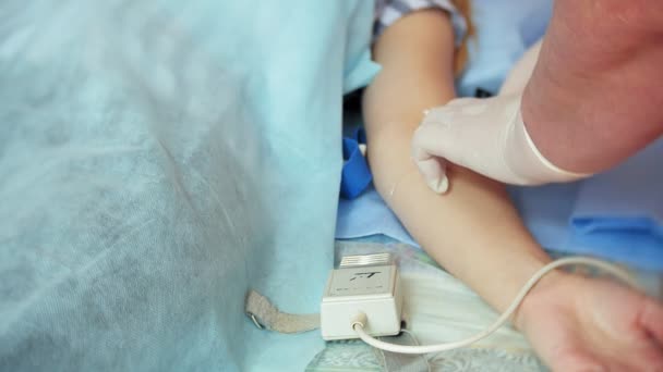 Une Femme Dans Hôpital Subissant Une Irradiation — Video