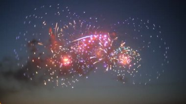 gece gökyüzünde güzel havai fişek gösterisi