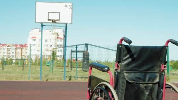 Type of wheelchair with a basket ball on a sports volleyball court — Stock Video