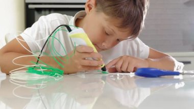 3D kalem baskı 3d şeklini kullanarak yaratıcı çocuk.