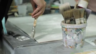 Sanat stüdyosu yüksek lisans inşaat saç kurutma makinesi ile ağaç işleme, yaşlanma etkiyi