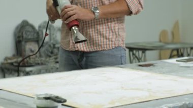 Sanat stüdyosu yüksek lisans inşaat saç kurutma makinesi ile ağaç işleme, yaşlanma etkiyi