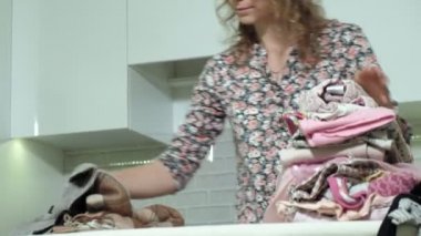 dağ gibi evde mutfak Çamaşırhane Ütü kadın