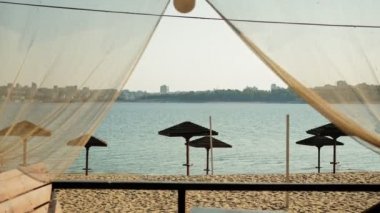 Vintage yaz plaj ahşap şemsiye ile