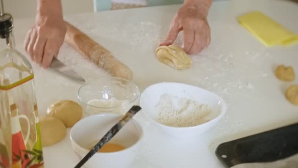 Happy senior woman rolling biscuit dough at home in the kitchen — Stock Video
