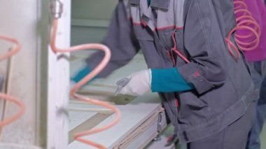 Dostum, işçi kapıları yaşlanma etkisi yapar. İç kapılar ahşap imalatı