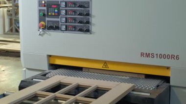Ahşap kapı ahşap iç kapılar machine.production öğütme işlemi
