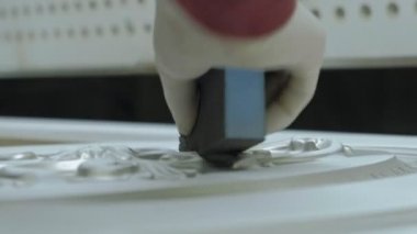 kadın, işçi kapıları yaşlanma etkisi yapar. İç kapılar ahşap surface.production kum