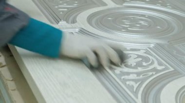 kadın, işçi kapıları yaşlanma etkisi yapar. İç kapılar ahşap surface.production kum