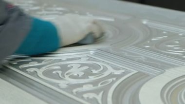 kadın, işçi kapıları yaşlanma etkisi yapar. İç kapılar ahşap surface.production kum