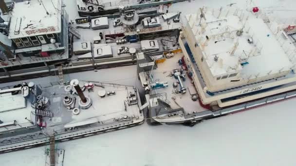 Port Fluvial Position Des Cargos Bateau Avec Grue Hiver Levé — Video