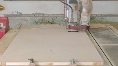 iş freze tezgahı, ahşap boşlukları kapıyı köy iç kapılar üretimi için hazırlar
