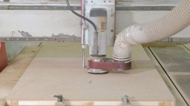 iş freze tezgahı, ahşap boşlukları kapıyı köy iç kapılar üretimi için hazırlar