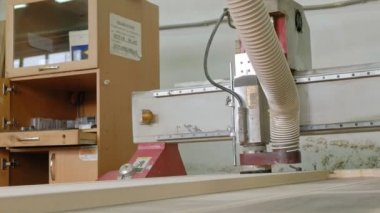 iş freze tezgahı, ahşap boşlukları kapıyı köy iç kapılar üretimi için hazırlar