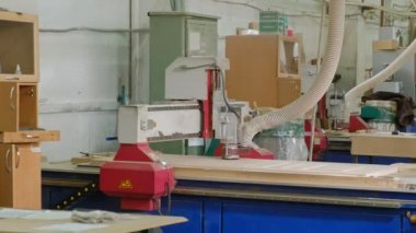 iş freze tezgahı, ahşap boşlukları kapıyı köy iç kapılar üretimi için hazırlar