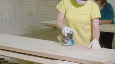 Ahşap kapı boş, rustik iç kapılar üretimini parlatma işlemi