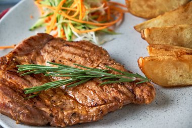 Sebzeli ızgara biftek.