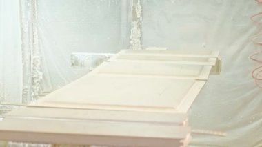 ahşap boşlukları, boyama işlemi rustik iç mekan kapıları imalatı