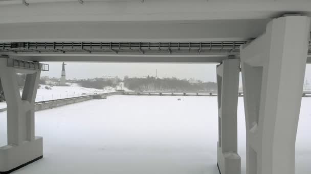 Vista aérea da nova ponte no inverno — Vídeo de Stock