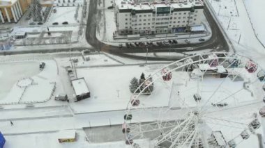 Chebeksary, Rusya - 20 Aralık 2018: şehir, kış, hava video kare, hava görünümünü üzerinde bir dönme dolap