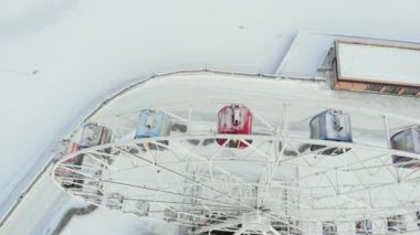 Chebeksary, Rusya - 20 Aralık 2018: şehir, kış, hava video, helikopter çekimleri kare, hava görünümünü üzerinde bir dönme dolap