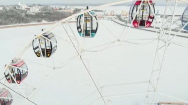 Chebeksary, Rusya - 20 Aralık 2018: şehir, kış, hava video kare, hava görünümünü üzerinde bir dönme dolap