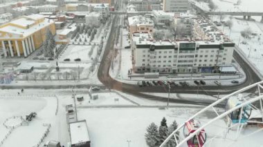 Chebeksary, Rusya - 20 Aralık 2018: şehir, kış, hava video kare, hava görünümünü üzerinde bir dönme dolap