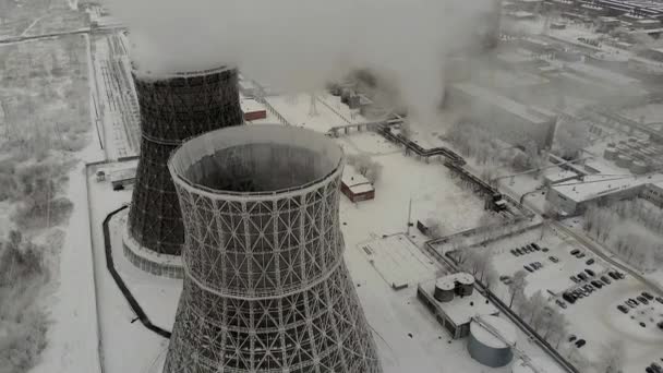 Buhar Duman Boruları Bir Termal Güç Istasyonu Üzerinden Hava Çekim — Stok video