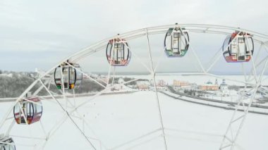 Chebeksary, Rusya - 20 Aralık 2018: şehir, kış, hava video kare, hava görünümünü üzerinde bir dönme dolap