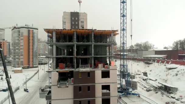 Construcción Vivienda Invierno Trabajo Gran Altura Trabajo Del Equipo Construcción — Vídeos de Stock