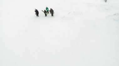 Şehrin bir yamaç, doğa sporları, anteni snowboard