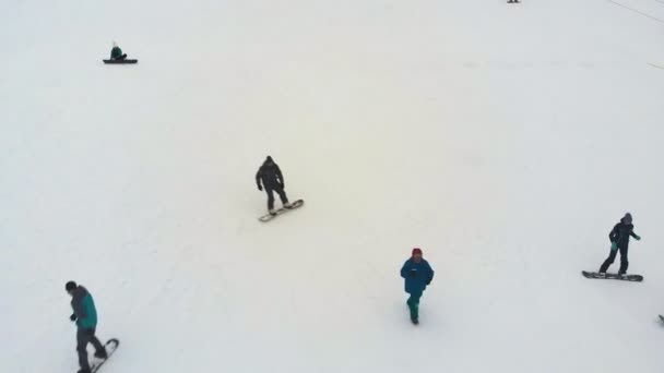 滑雪板在城市从斜坡, 极限运动, 空中 — 图库视频影像