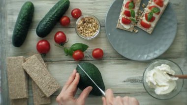 Pişirme Sağlıklı Veggie Sandviçler