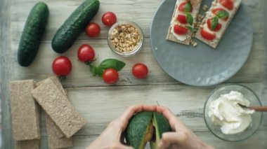 Pişirme Sağlıklı Veggie Sandviçler