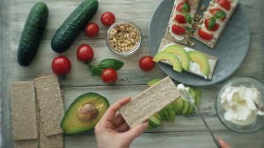 Pişirme Sağlıklı Veggie Sandviçler