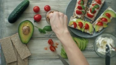 Pişirme Sağlıklı Veggie Sandviçler