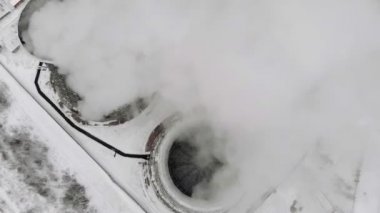 Kışın ısı elektrik istasyonu. Havadan görünümü. Üstten görünüm, helikopter çekimi