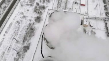 Kışın ısı elektrik istasyonu. Havadan görünümü. Üstten görünüm, helikopter çekimi