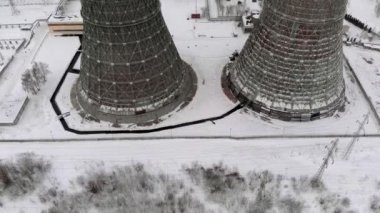 Kışın ısı elektrik istasyonu. Havadan görünümü. Üstten görünüm, helikopter çekimi