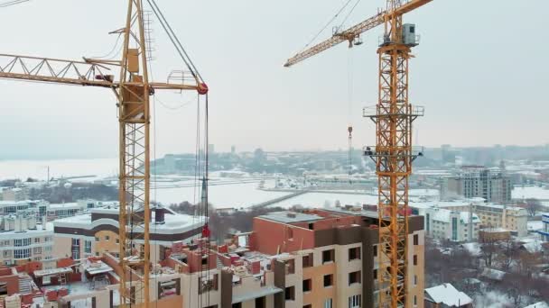 Construção de uma casa, aérea, tiro helicóptero — Vídeo de Stock