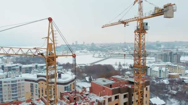 Construcción de una casa, aérea, rodaje de helicóptero — Vídeo de stock