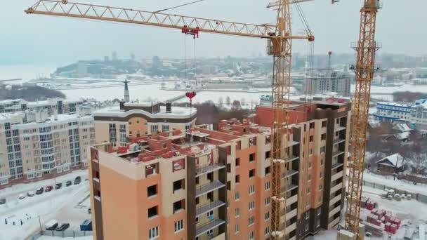 Construcción de una casa, aérea, rodaje de helicóptero — Vídeo de stock