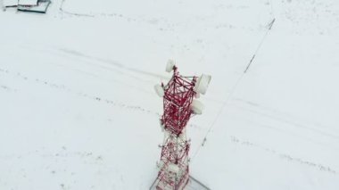Kule antenler ve ziller hücresel, kablosuz. Helikopter çekimi