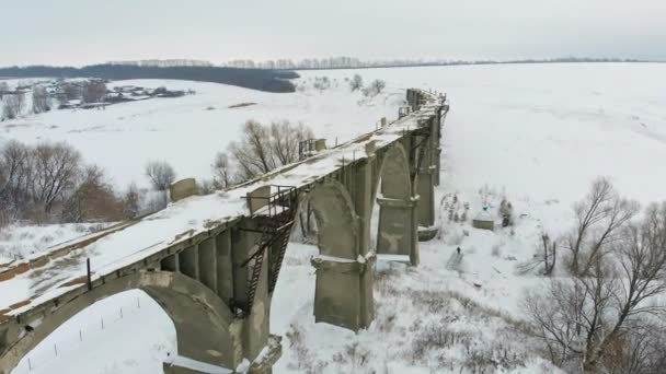 Old railway aqueduct, stone bridge. snow, winter time. aerial, copter shoot — Stock Video