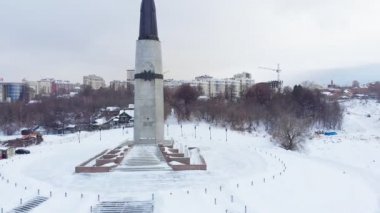 Eski ulusal kadın tasarım geleneksel anıt heykeli hava görünümünü. Seyahat kavramı. Havadan çekim.