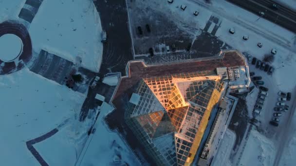 Аэросъемка, городской пейзаж на закате, восход солнца — стоковое видео