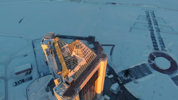 Aerial skytte, stadsbilden i solnedgång, soluppgång — Stockvideo