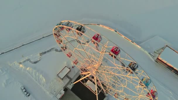 Scatto aereo, ruota panoramica, paesaggio urbano al tramonto, alba — Video Stock